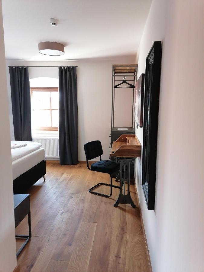 Hotelgasthof Kirchenwirt Schierling المظهر الخارجي الصورة