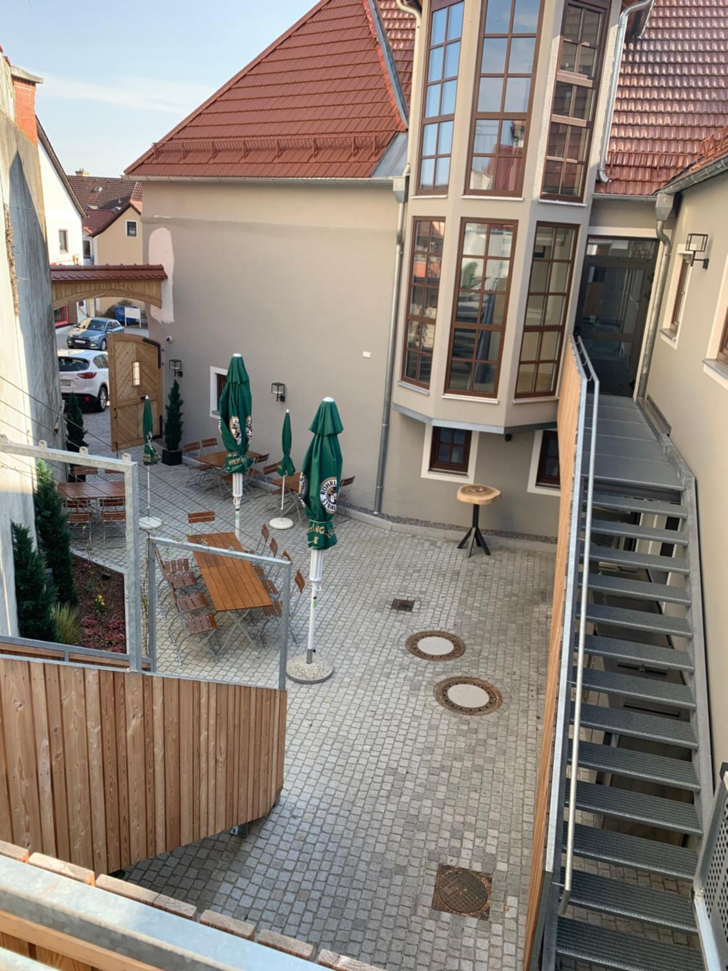 Hotelgasthof Kirchenwirt Schierling المظهر الخارجي الصورة